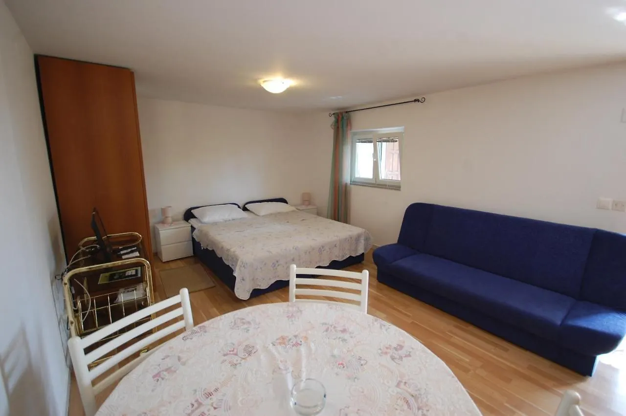 Apartments Divna Njivice